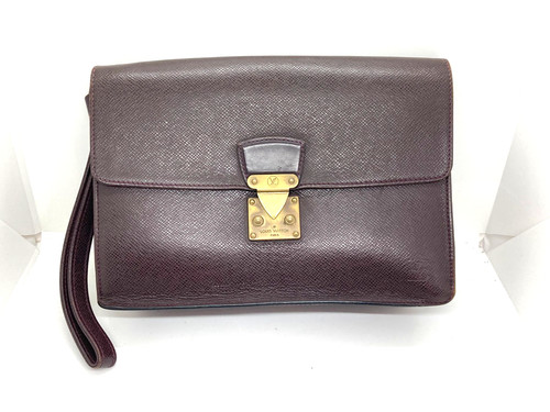 Louis vuitton taiga pochette - vuitton,